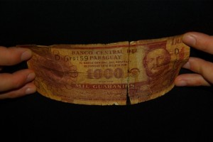 Durch wieviele Haende sind die paraguayanischen Geldscheine wohl schon gelaufen??