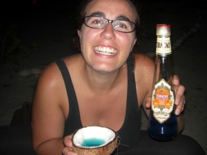 Der Traum - am Strand aus Kokosnuessen Cocktails trinken - auf Curacao natuerlich mit dem weltbekannten Blue Curacao Liquor