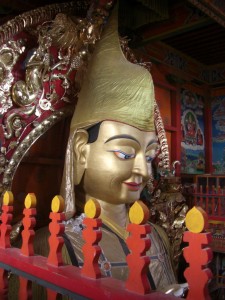 Das Allerheiligste des Klosters, eine riessige Buddhastatue