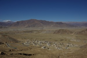 am Weg nach Ganden den Berg hinauf, auf dem das Kloster errichtet wurde