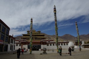 Das Hauptgebaeude versinnbildlicht das Zentrum des Buddhistischen Universums