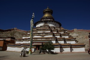 Der Kumbum, die wunderbare Stupa - woertlich uebersetzt: 10.000 Bilder - viel wird an der ZAhl nicht fehlen... 