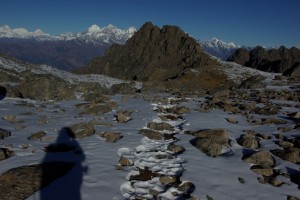 Die Spuren frueherer Bergsteiger im Schnee erleichtern die Wegsuche sehr :-)
